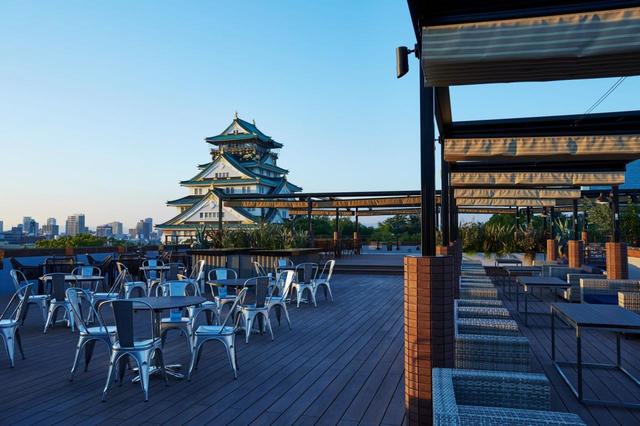 大阪城を望むテラス