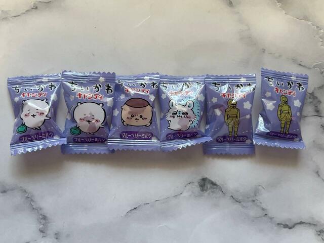 ブルーベリーミルク味のキャンディが6個。パッケージのイラストが違うのが楽しい♪