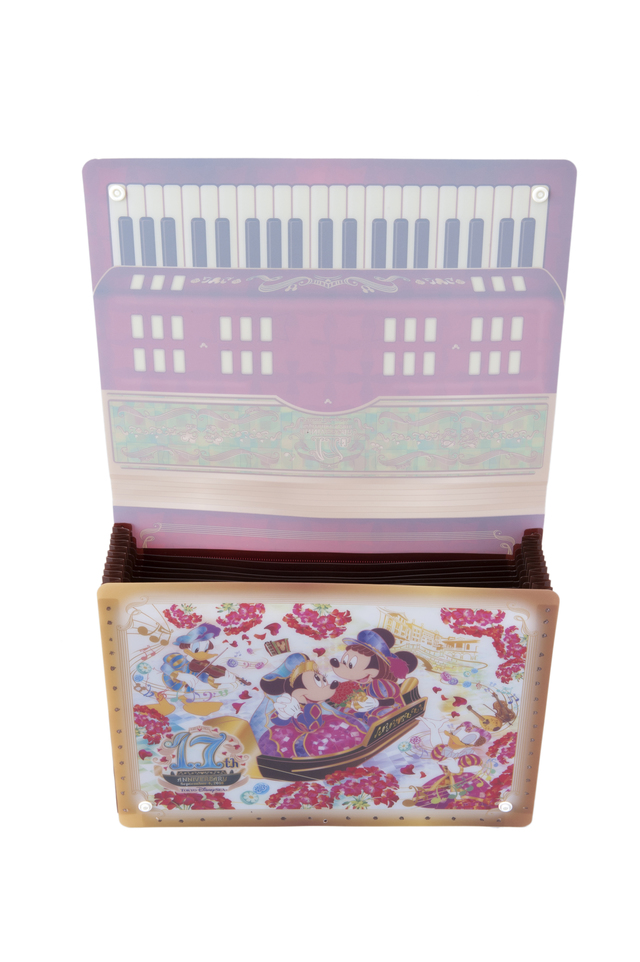 ドキュメントファイル ¥1,500｜東京ディズニーシー「17thアニバーサリー」グッズ｜2018年9月3日（月）発売