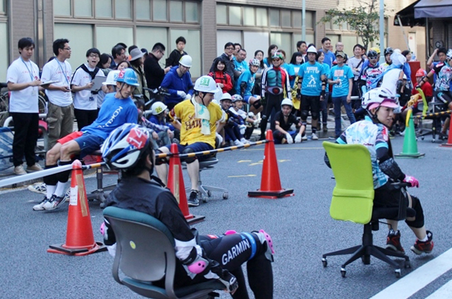 いす同士の熾烈な戦い! 「いす-1」グランプリの模様