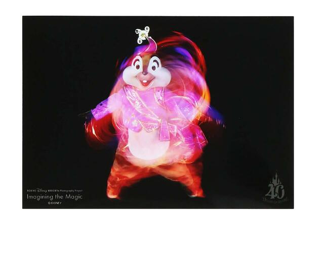写真｜500円｜サイズ：2L｜東京ディズニーリゾート40周年「イマジニング・ザ・マジック」奥山由之コラボグッズ｜販売店舗：東京ディズニーランド「グランドエンポーリアム」、東京ディズニーシー「エンポーリオ」｜発売日：2023年10月19日（木）