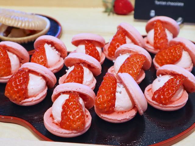 苺マカロンサンド