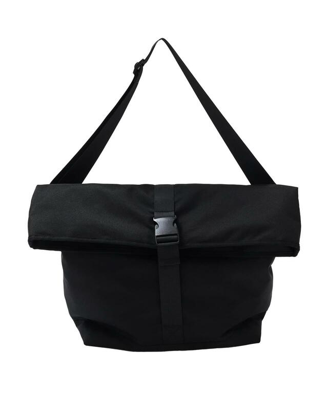 【3COINSの保冷バッグ売れ筋ランキング 10位】「保冷ショルダーバッグ」3,300円（税込）（一部店舗限定）