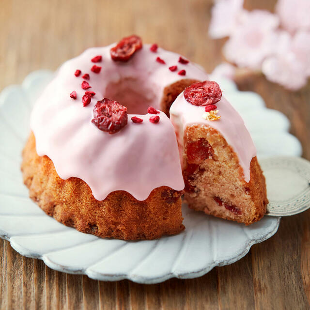「ビスキュイテリエ ブルトンヌ」プティ・クグロフ〈桜〉(1台)1,890円 ◎地下1階 洋菓子売場【阪急うめだ本店のホワイトデー】