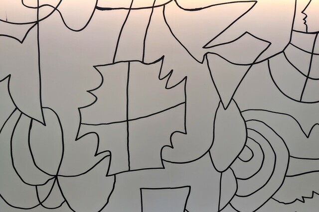 【クッキーのアトリエ】小林覚さんの文字をアレンジした独特のアート。「菓子」の文字が表現されている