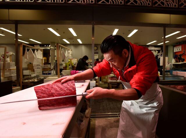 「マグロ仲卸「石司」」【厳選マグロの解体パフォーマンスも!新春と年の瀬を豪華な美食で盛り上げるディナーブッフェ「New Year Dinner Buffet 2027」開催!】