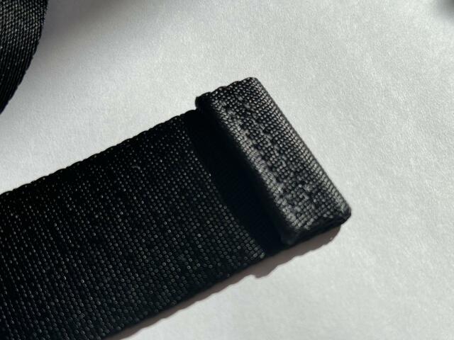 【GU リアルレザーボディバッグ】ショルダーの端もしっかりと縫われている