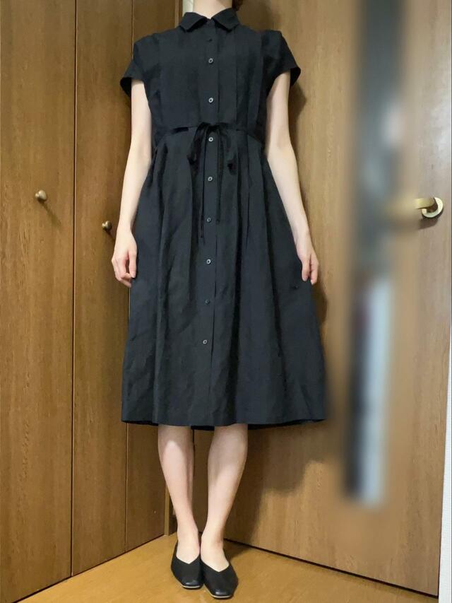 【UNIQLO リネンブレンドシャツワンピース】付属の紐でウエストマークをすると可愛らしい印象に