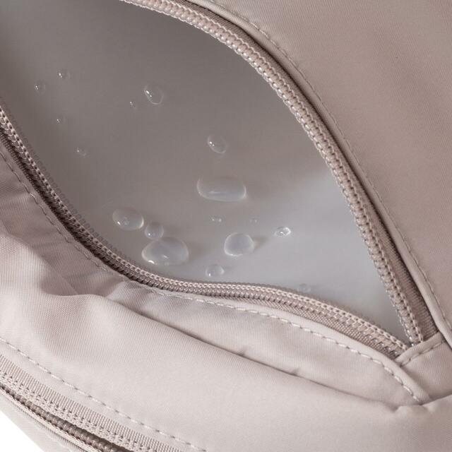 ワークマン　高撥水マザーズショルダーポーチ　背面ポケットの内側は防水仕様