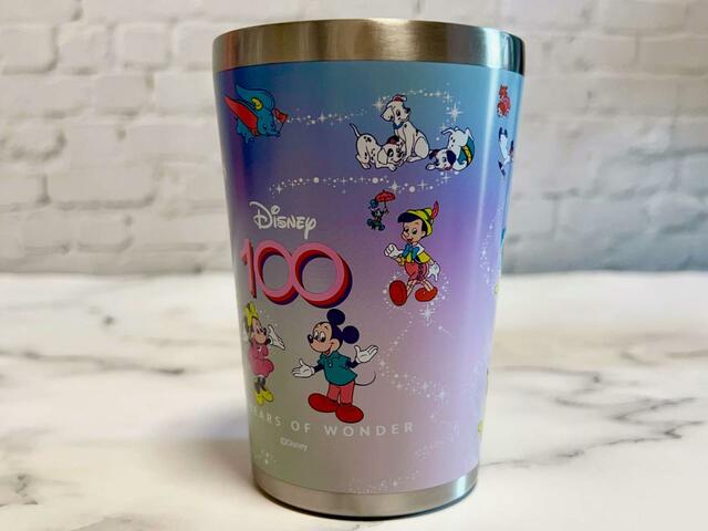 ブルーからパープル、パープルからピンクのグラデーションカラーがかわいいです！【Disney 100 CUP COFFEE TUMBLER BOOK DISNEY FRIENDS】