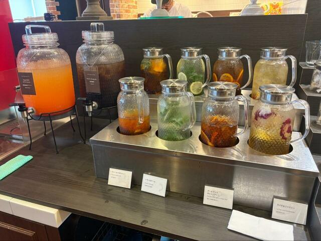 【フェスタガーデン】色とりどりのフルーツウォーターで、食後もさっぱり気分に◎