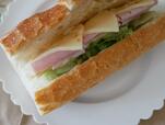 【バゲットハムチーズサンド】ハム好きにはたまらない♪コーヒーと相性抜群に感じました！