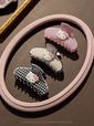 【HELLO KITTY meets Her lip to “Limited Collection”】「HLT x Hello Kitty Hair Clip」4,500円(rose/ecru/black)
