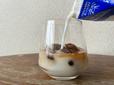 【氷コーヒー】コーヒーと牛乳が混ざりあう