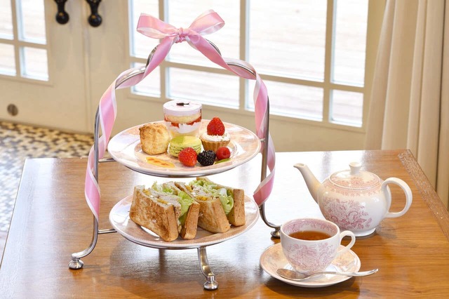 【箱根スイーツコレクション2025】箱根強羅公園 一色堂茶廊「スプリングアフタヌーンティー ～a treat for myself～」3,250円　紅茶付き（1日限定25食）※和牛ローストビーフサンドセットのみ 3,750円