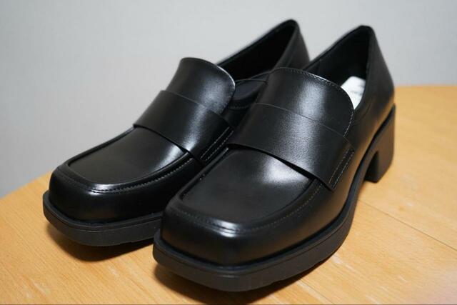 【GU　ボリュームソールローファー+E】BLACKのLサイズ（対応サイズ24.5cm）を購入しました。クラシカルでおしゃれ！