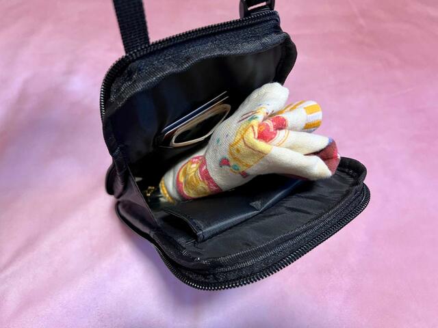 『GLOW（グロー）3月号』お出かけの時の最低限の荷物を入れてみました