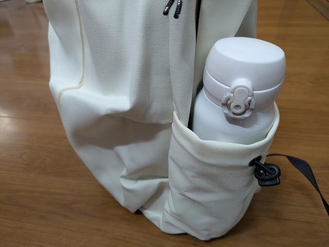 【OFAMOUS リュック】両サイドには便利なポケットが付いています