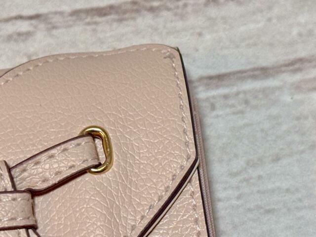 素材はPVC合皮。シボ感のあるリッチなレザー調の生地