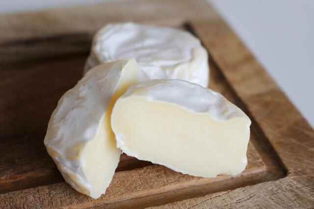 【ロピア　花畑牧場ミニカマンベール 12個入り 999円】本格的なチーズを手軽に食べたいならこれ！