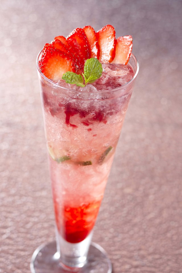 ”ミニーのプレシャスモーメント・ウィズ・ユー”スペシャルノンアルコールカクテル 1,240円｜東京ディズニーランドホテル「ドリーマーズ・ラウンジ」