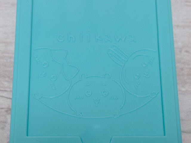 【ちいかわ キラだッッ ホログラムカードメーカー】よく見るとちいかわたちのエンボス加工がされています!