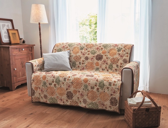 マイクロファイバーの肘掛け付きソファーカバー（選べるキャラクター）｜￥4,490～7,590 （税込）