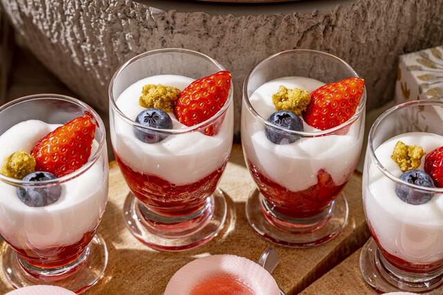 ヨーグルトといちごのベリーヌ【コンラッド東京「北欧のストロベリー・セレブレーション・スイーツビュッフェ」】