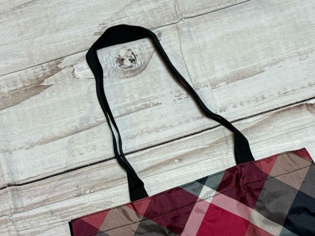 持ち手は長めなのでラクラク肩がけ可能！