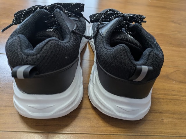 【ワークマン ガレラスシューズライト2】ややワイドな作りなので、普段履いているサイズに幅がある方は小さめを選んでも良さそうです