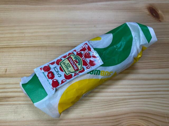 【サブウェイ ソーセージサブプレーンドリンクSセット】ケチャップは別添え