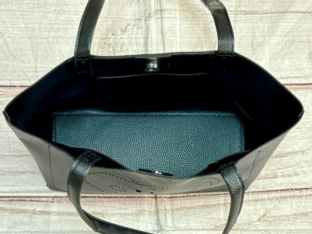 バッグの内側は仕切りはない作り