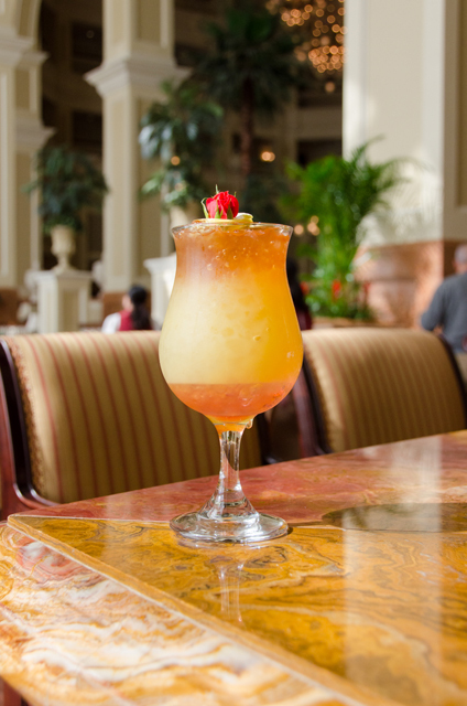 東京ディズニーランドホテル ドリーマーズ・ラウンジ「マジックローズ」©Disney