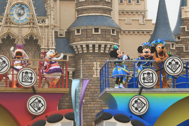 ずぶ濡れエンターテイメント「雅涼群舞」／TDL「ディズニー夏祭り」2015（撮影：YOSHI）