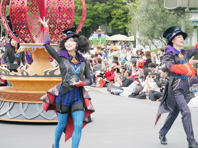 東京ディズニーランド「ザ・ヴィランズ・ハロウィーン“Into the Frenzy”」の模様:東京ディズニーリゾートのハロウィーン Ⓒ Disney