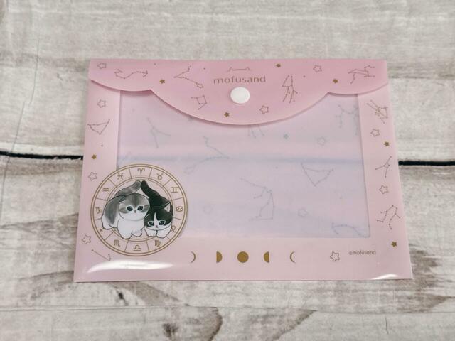 フラップ付きのA5サイズのクリアファイル