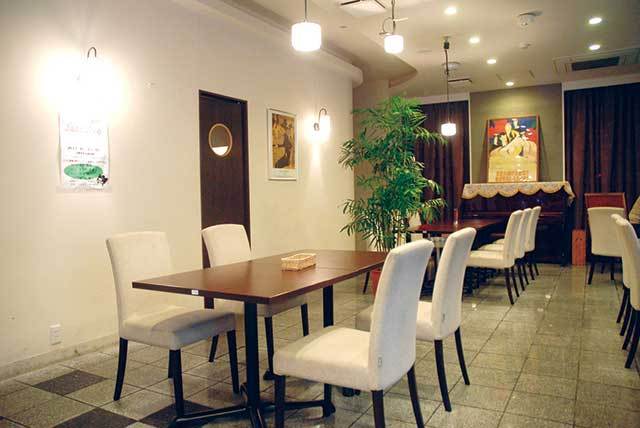 洋食 赤かぶや（千葉／柏）　内観