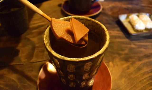 伝統喫茶「チデパン」の生姜茶（センガンチャ）