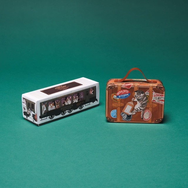 【Afternoon Tea LIVING】紅茶・クッキーセット ¥1,944、トランク缶 ¥1,728