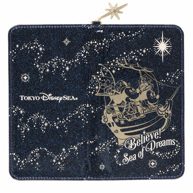 スマートフォンケース 3,800円|サイズ:縦約17×横約9cm、各種スマートフォン対応【最大対応サイズ】縦158×横78×厚み11mm|販売店舗:東京ディズニーシー「エンポーリオ」|ビリーヴ!~シー・オブ・ドリームス~の世界観がデザインされたグッズ