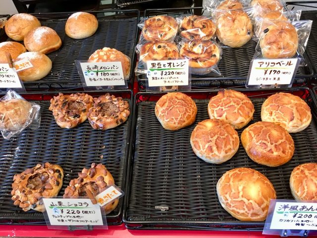 「洋風あんぱん」（画像右下）「山栗ショコラ」（画像左下）