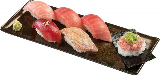 「モンハンコラボステッカー付き 天然インド鮪6貫盛り」＜1,180円（税込）＞【「モンスターハンター×スシロー」コラボ』