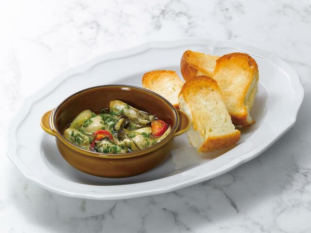 【ロイヤルホスト】「牡蠣ときのこのガーリックオイル煮込み~アヒージョ~」1,298円