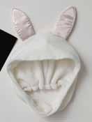 白うさぎに変身できるヘアバンド。スタイとセットで3456円