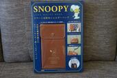 【SNOOPY LONG WALLET BOOKスマートお財布ショルダーバッグ】落ち着いたカラーの表紙