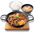 「チキンカツの牛すき鍋定食」690円(税込745円)
