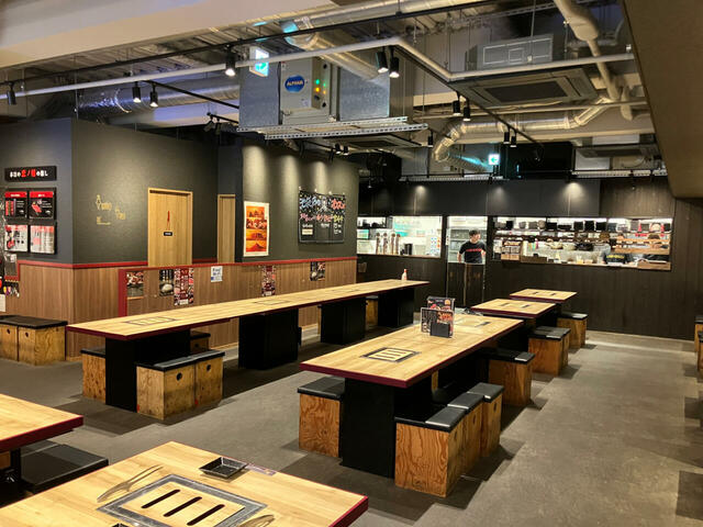 カジュアルかつ綺麗な店内。