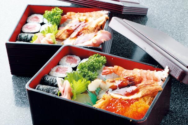 寿し善　三色寿司 上・1800円　並・1200円