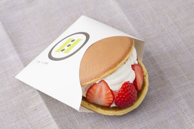 ぱふぇどら　苺(生クリーム)