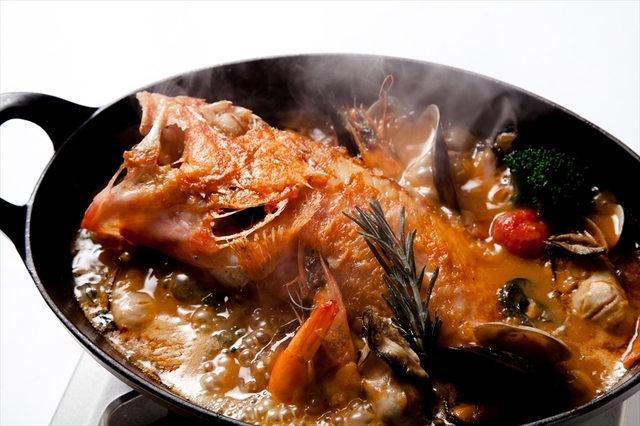 本日の鮮魚の特製ブイヤベース　～サフランの香りとアイオリソース